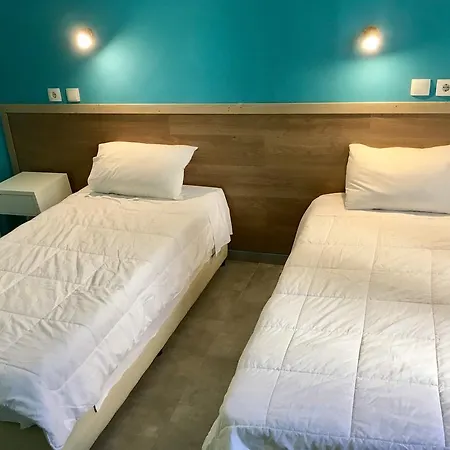 卡斯托瑞亚酒店 *