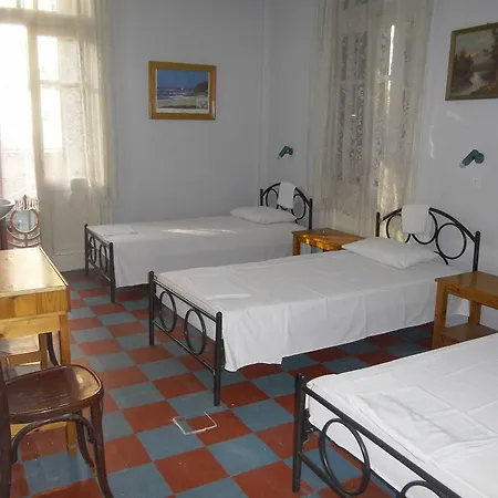 卡斯托瑞亚酒店 *