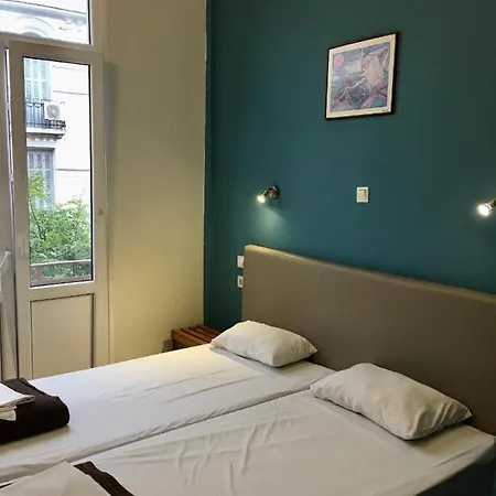 卡斯托瑞亚酒店 *