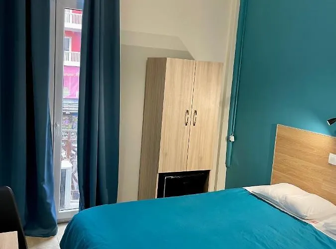 カストリア ホテル